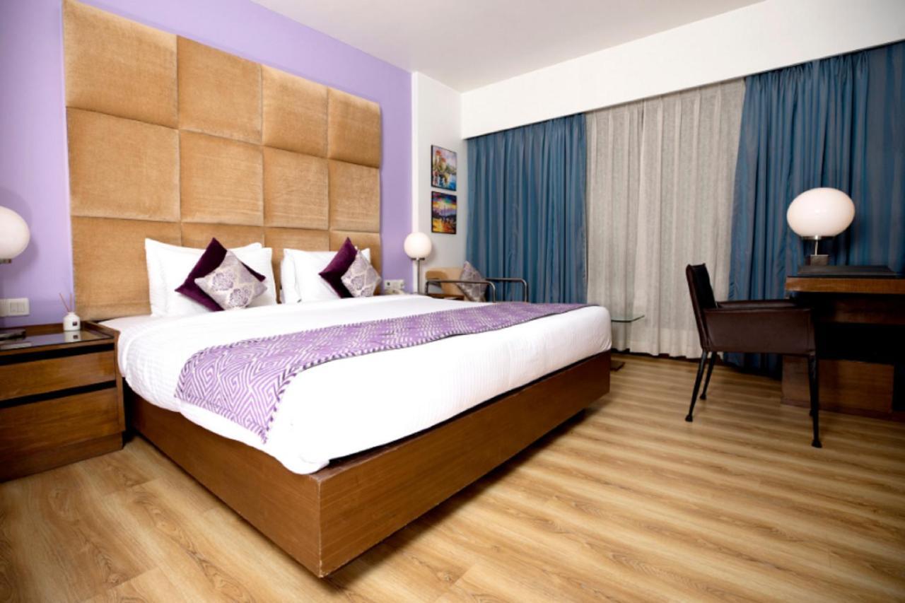 Yogi Executive, Navi Mumbai Hotel Екстериор снимка