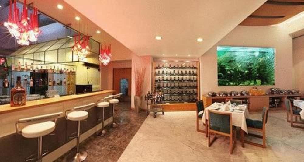 Yogi Executive, Navi Mumbai Hotel Екстериор снимка