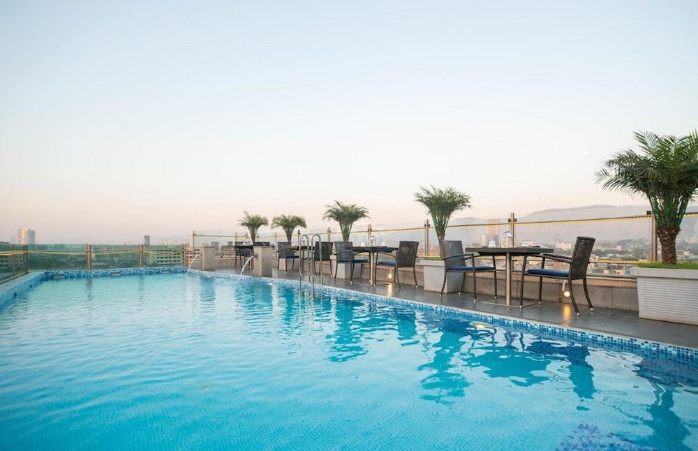 Yogi Executive, Navi Mumbai Hotel Екстериор снимка