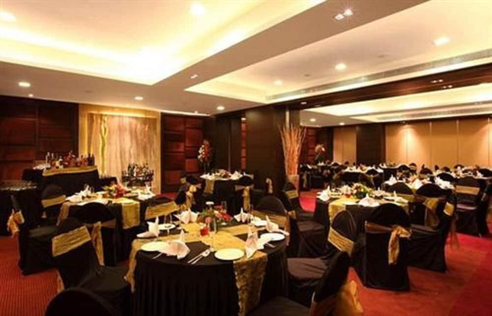 Yogi Executive, Navi Mumbai Hotel Екстериор снимка