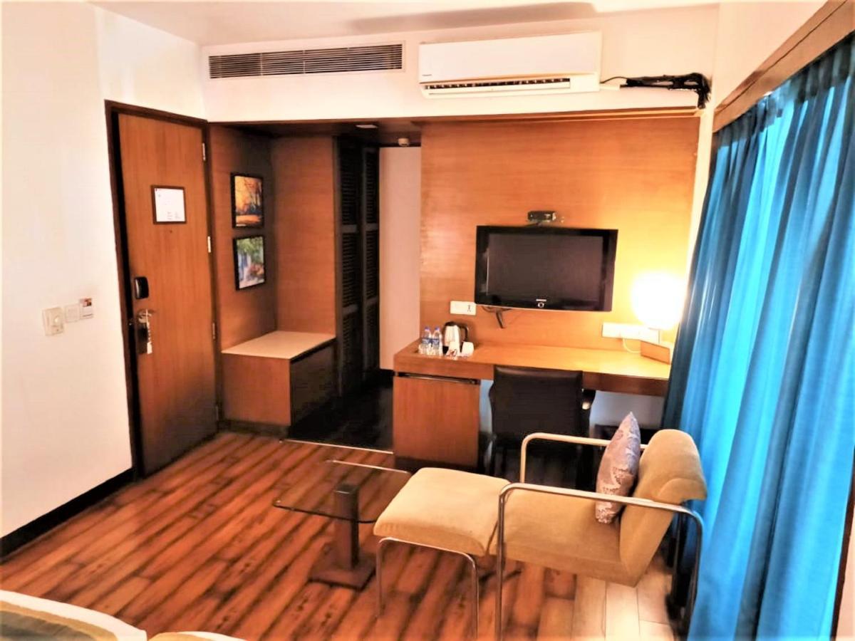 Yogi Executive, Navi Mumbai Hotel Екстериор снимка