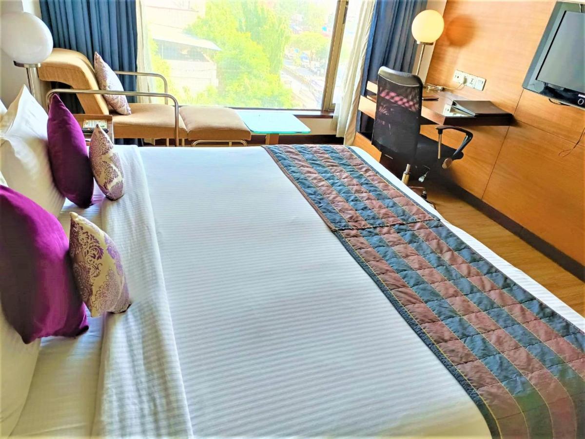 Yogi Executive, Navi Mumbai Hotel Екстериор снимка