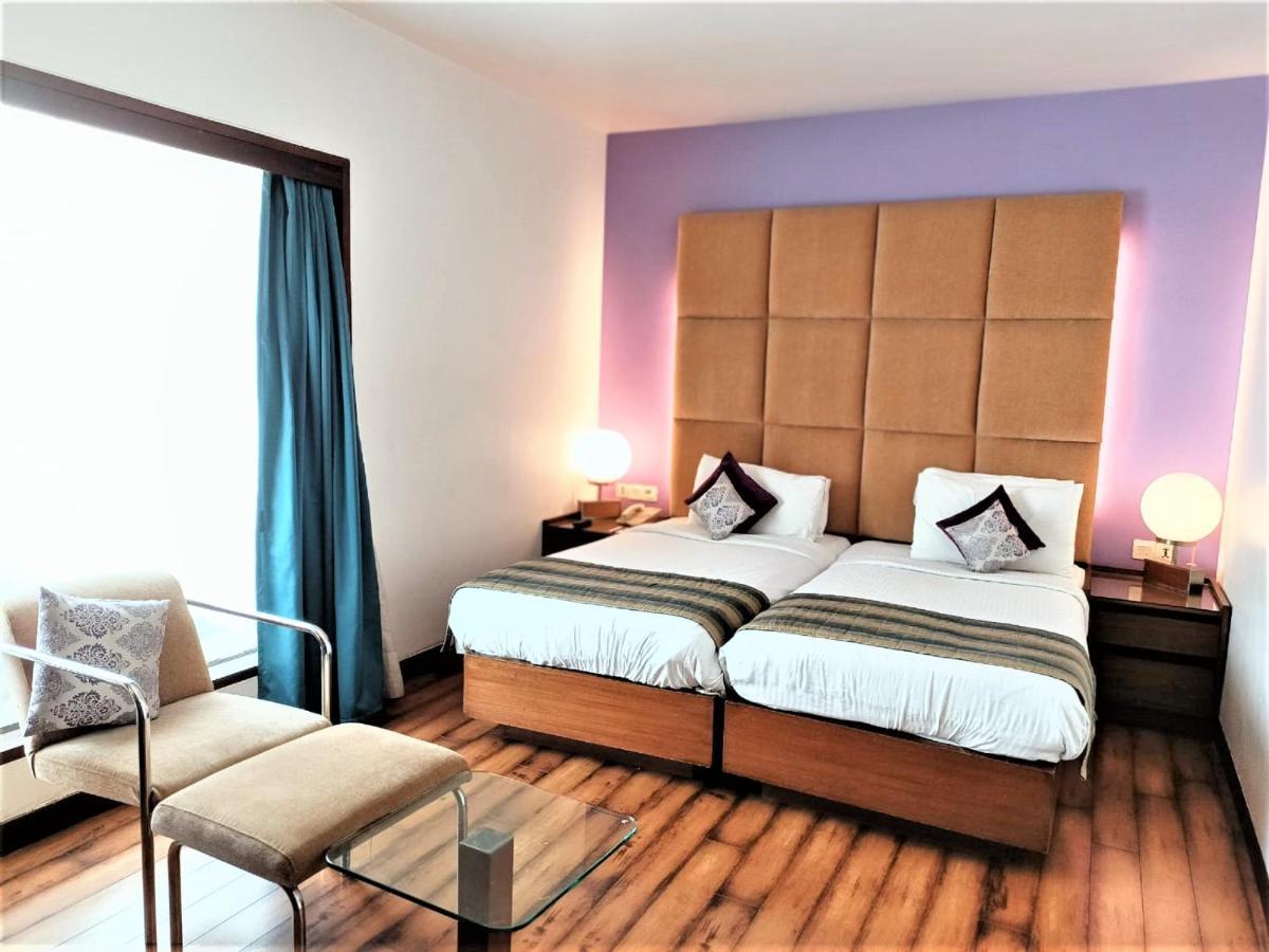 Yogi Executive, Navi Mumbai Hotel Екстериор снимка