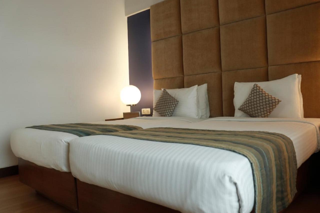Yogi Executive, Navi Mumbai Hotel Екстериор снимка