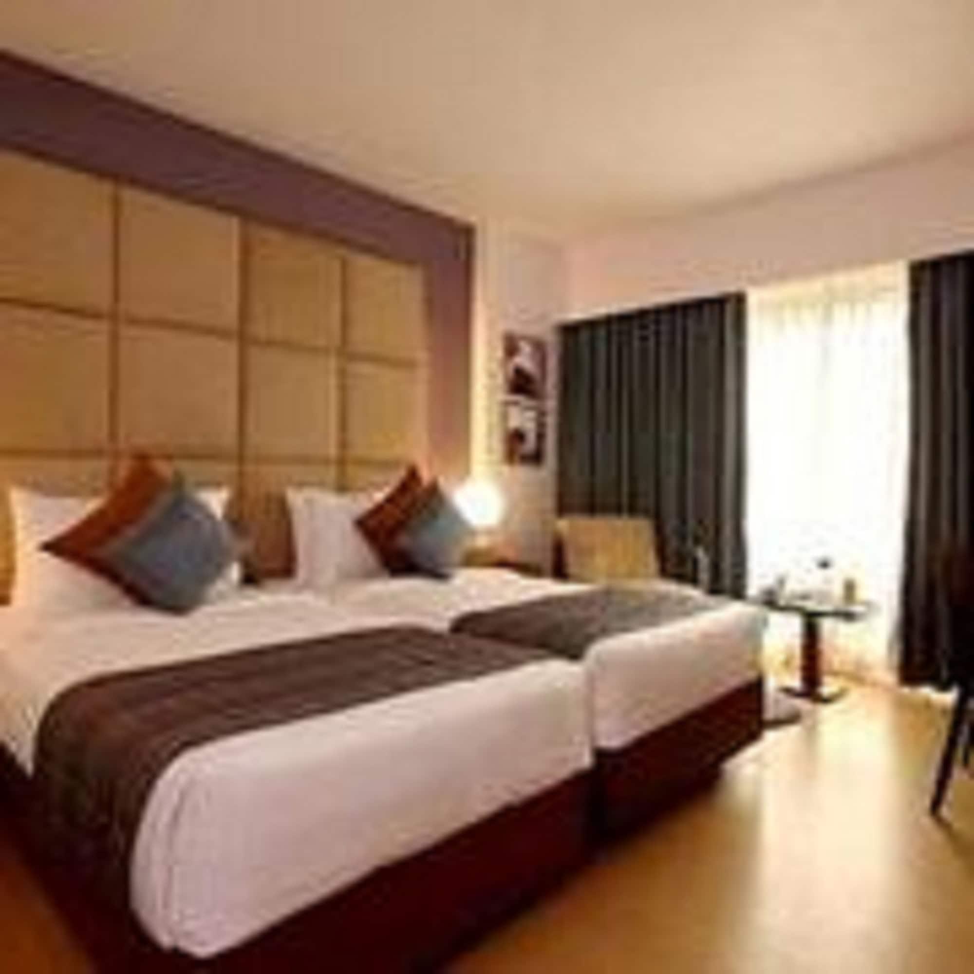 Yogi Executive, Navi Mumbai Hotel Екстериор снимка