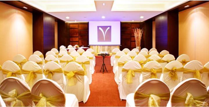 Yogi Executive, Navi Mumbai Hotel Екстериор снимка
