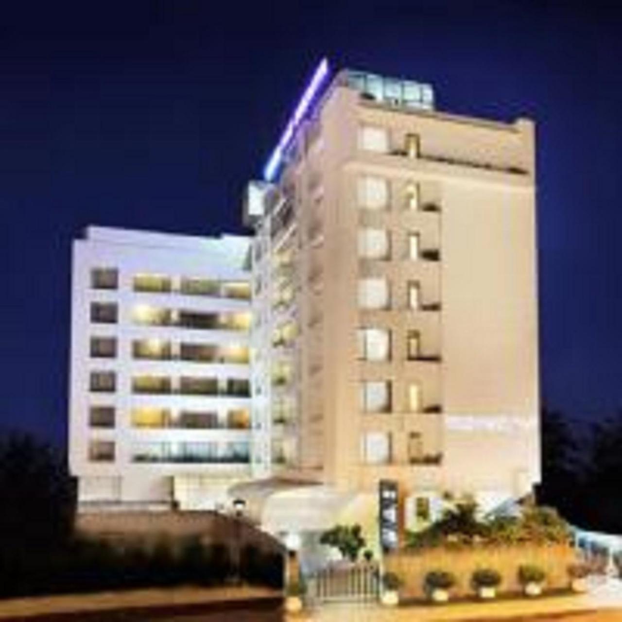 Yogi Executive, Navi Mumbai Hotel Екстериор снимка