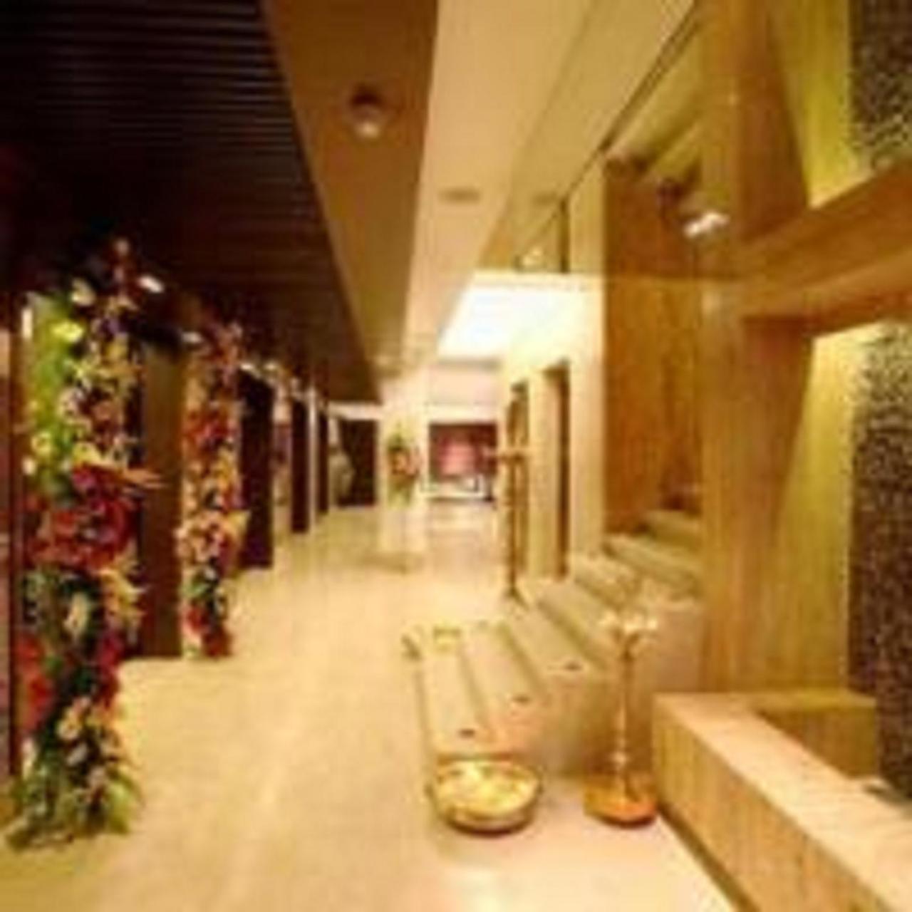 Yogi Executive, Navi Mumbai Hotel Екстериор снимка