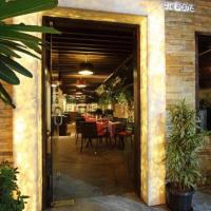 Yogi Executive, Navi Mumbai Hotel Екстериор снимка